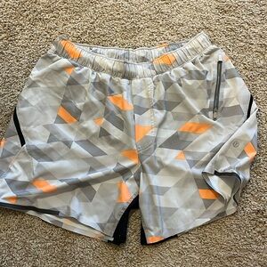 Lululemon Men's Gray Geometric Stretch Fitness Shorts Size Medium